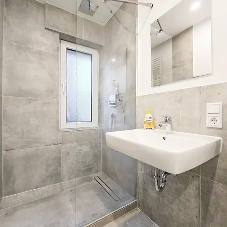 Tolstov Apartments - 1 Schlafzimmer - Wohnzimmer - 25 Min Messe Dus Daire *