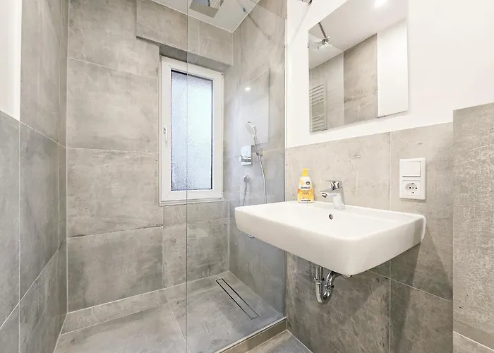 Tolstov - 2 - 25 Min Messe Dus 公寓 *